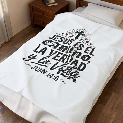 Velveteen Plush Blanket — "Jesús es el Camino, la Verdad y la Vida" Spanish Bible Verse Throw